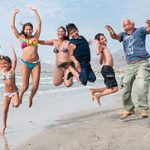 Peoples_jumping_in_La_Guardia_beach