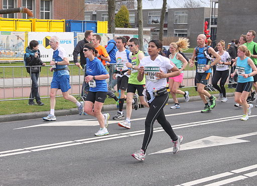 Running_people_during_marathon
