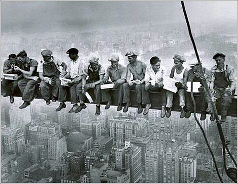 Lunch-atop-a-Skyscraper